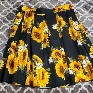 Sunflower pleated skirt